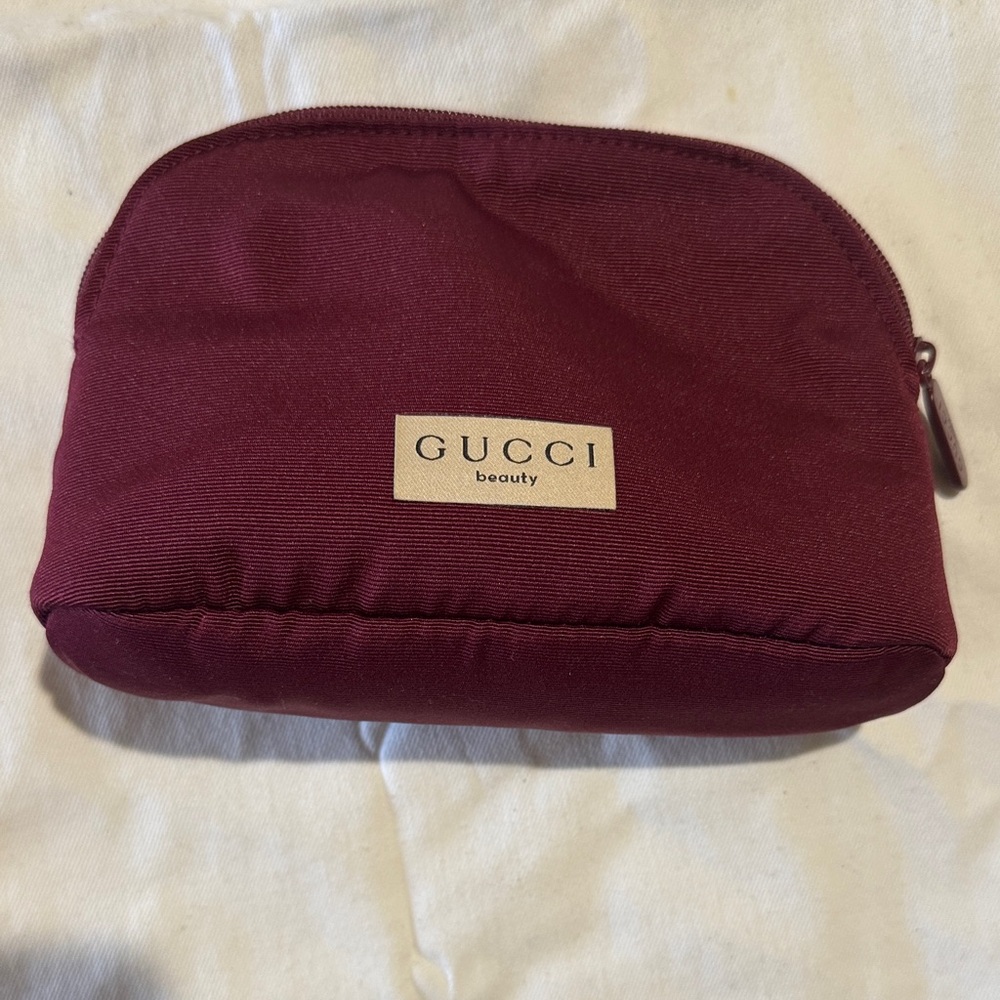Gucci Beauty Make Up Pouch

Never used from pet free smoke
Free home